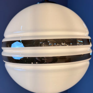 Große Kugellampe weiß silber Glas