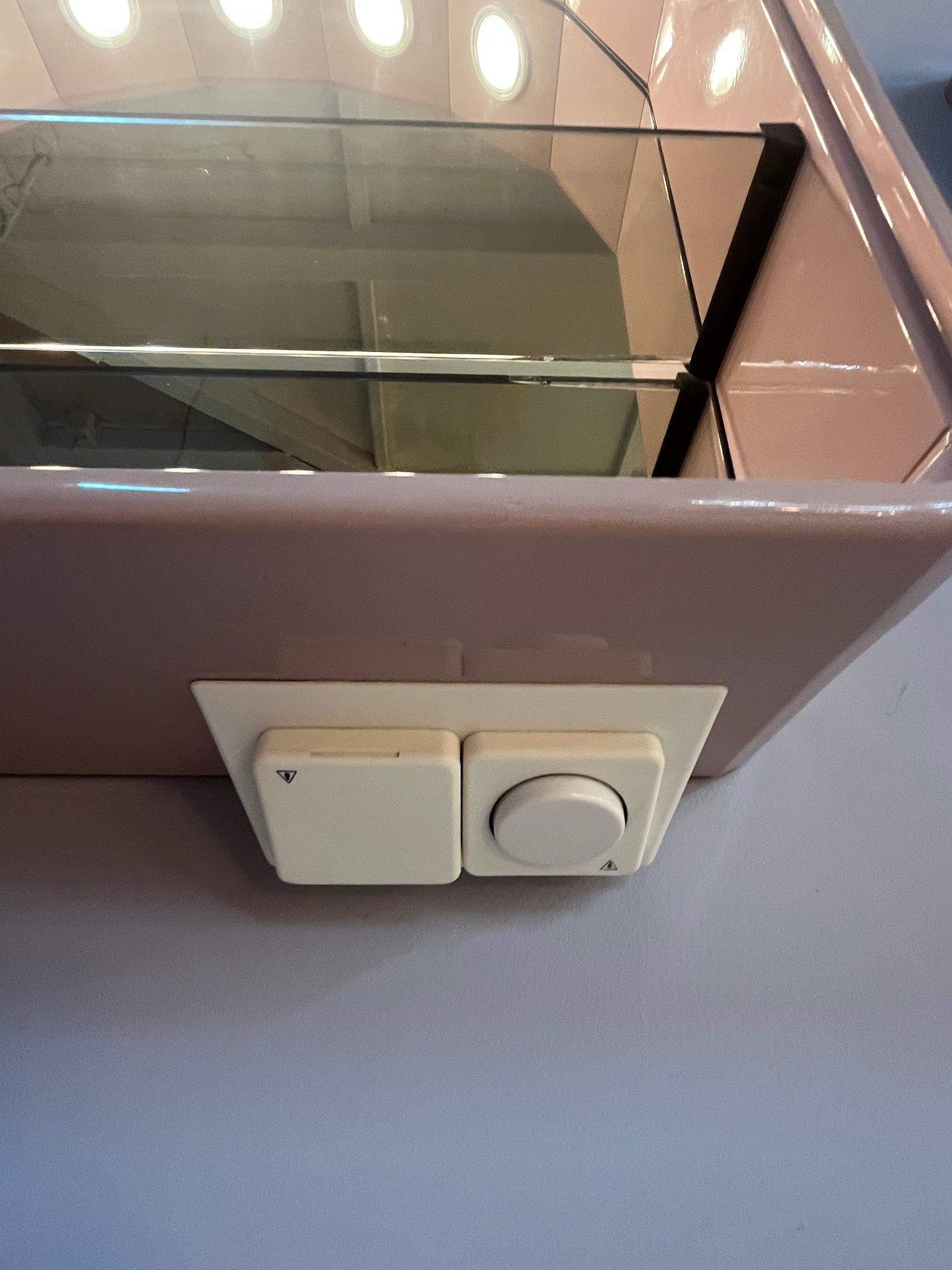 Set: Spiegelschrank rosa von Duscholux