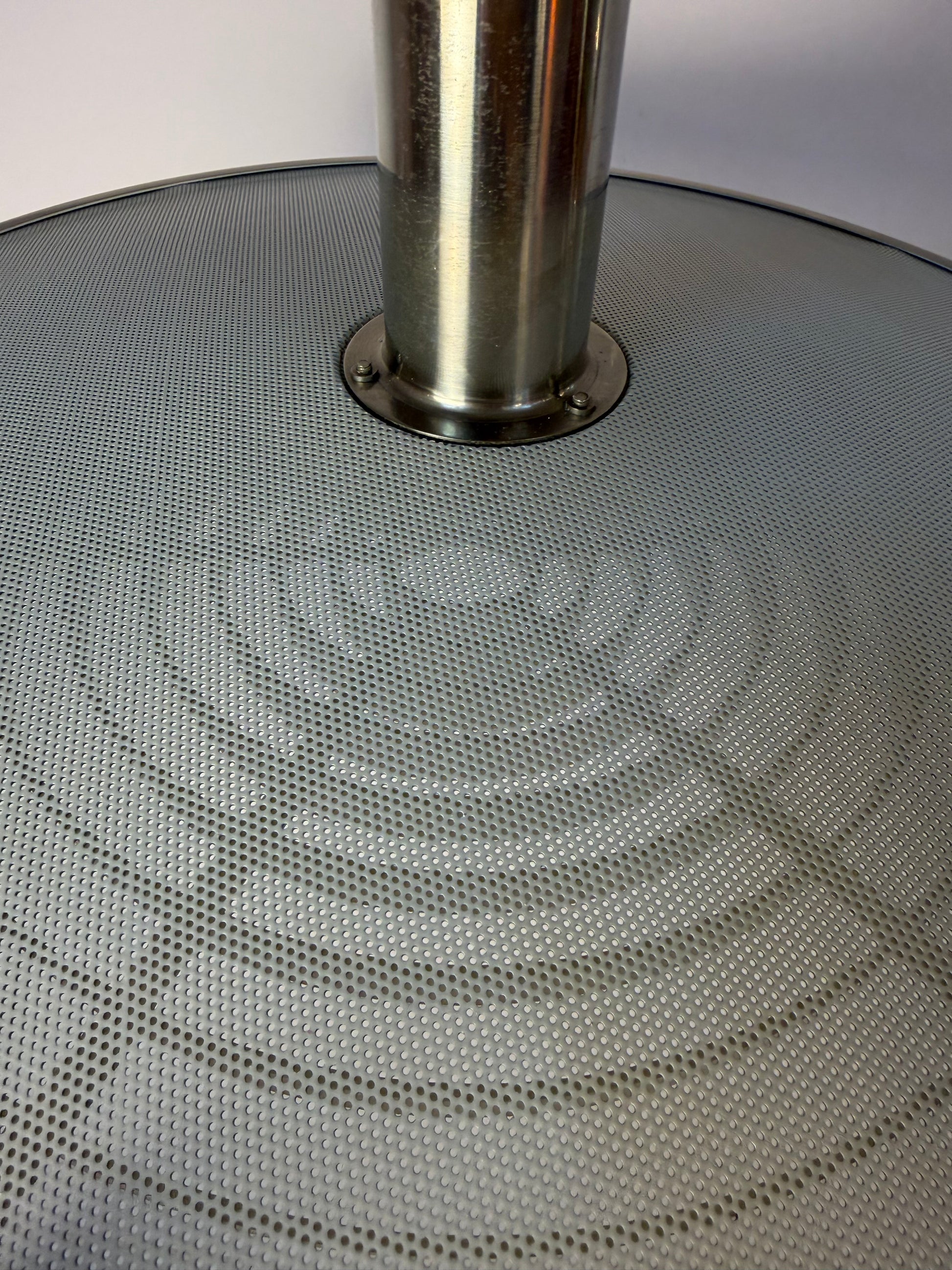 Hängelampe silber weiß mit Gitteroptik aus Dänemark