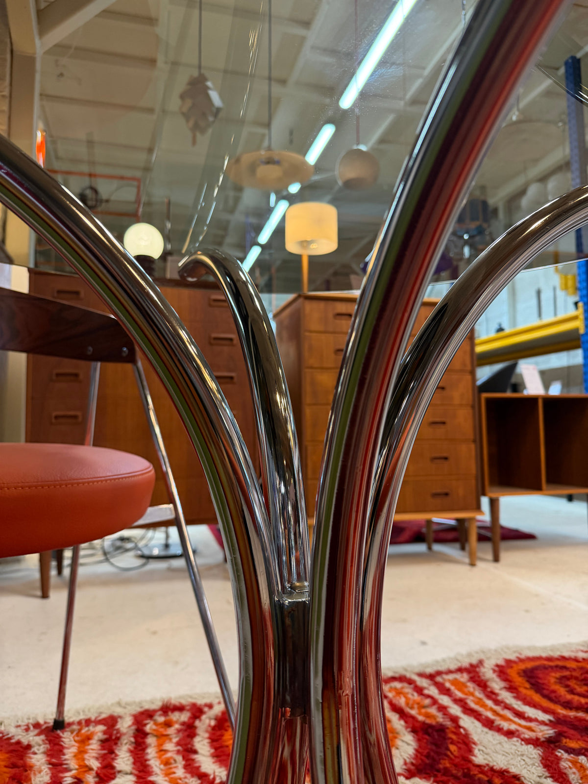 Runder Esstisch Chrom & Rauchglas