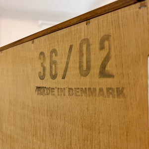 Sideboard Vitrine Teak mit Chromfüßen von Dyrlund
