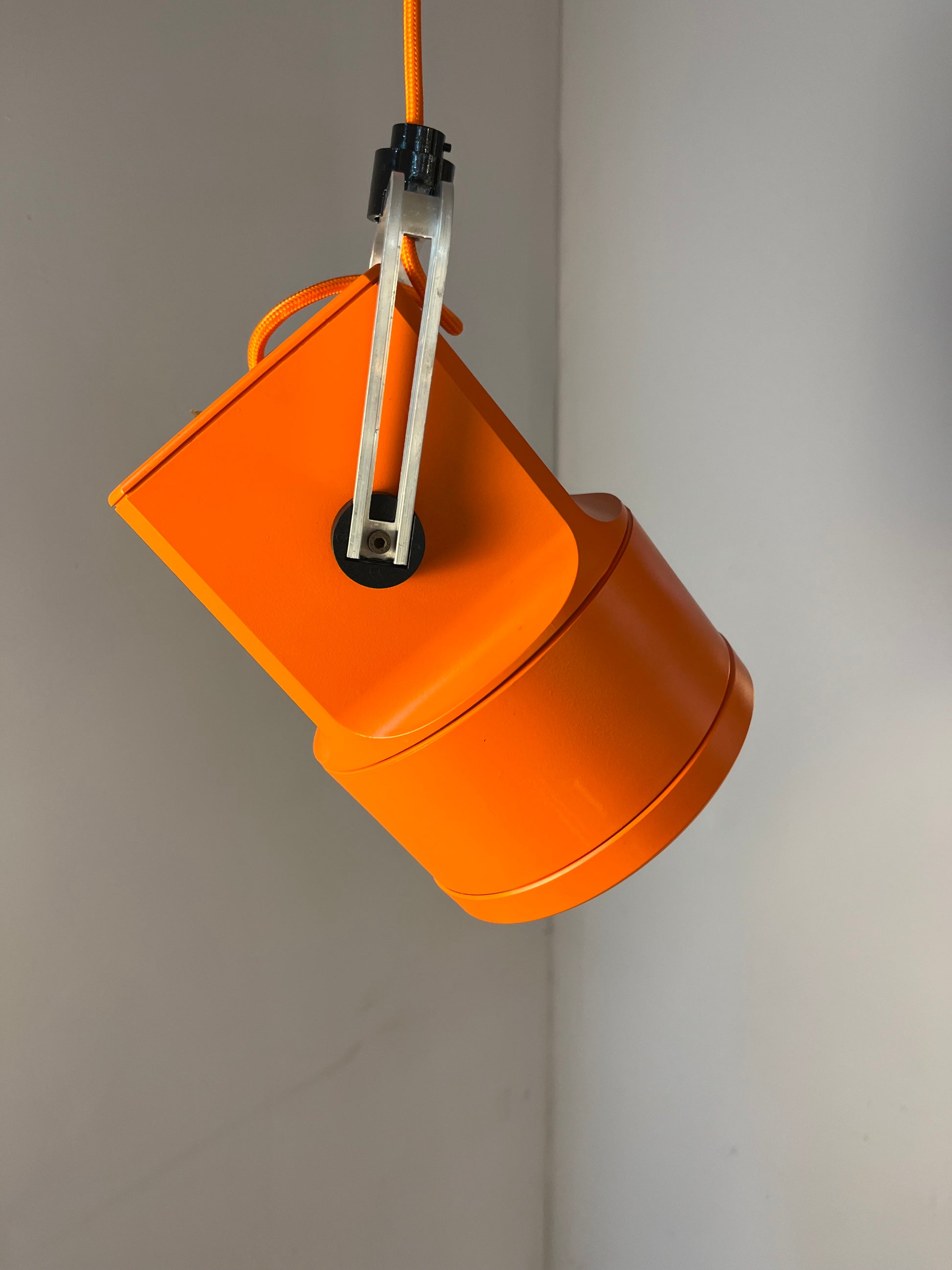 Strahler Unispot orange neu lackiert von Louis Poulsen