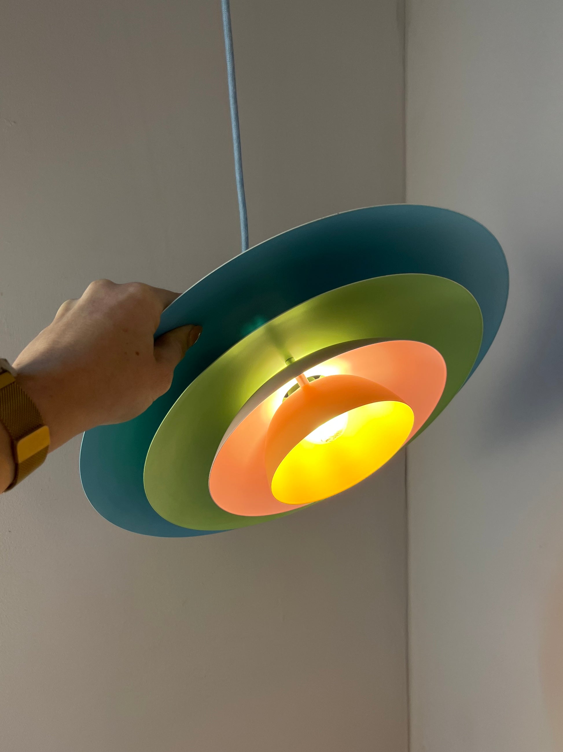 Lamellenlampe neu lackiert hellblau mint peach aus Dänemark lackiert
