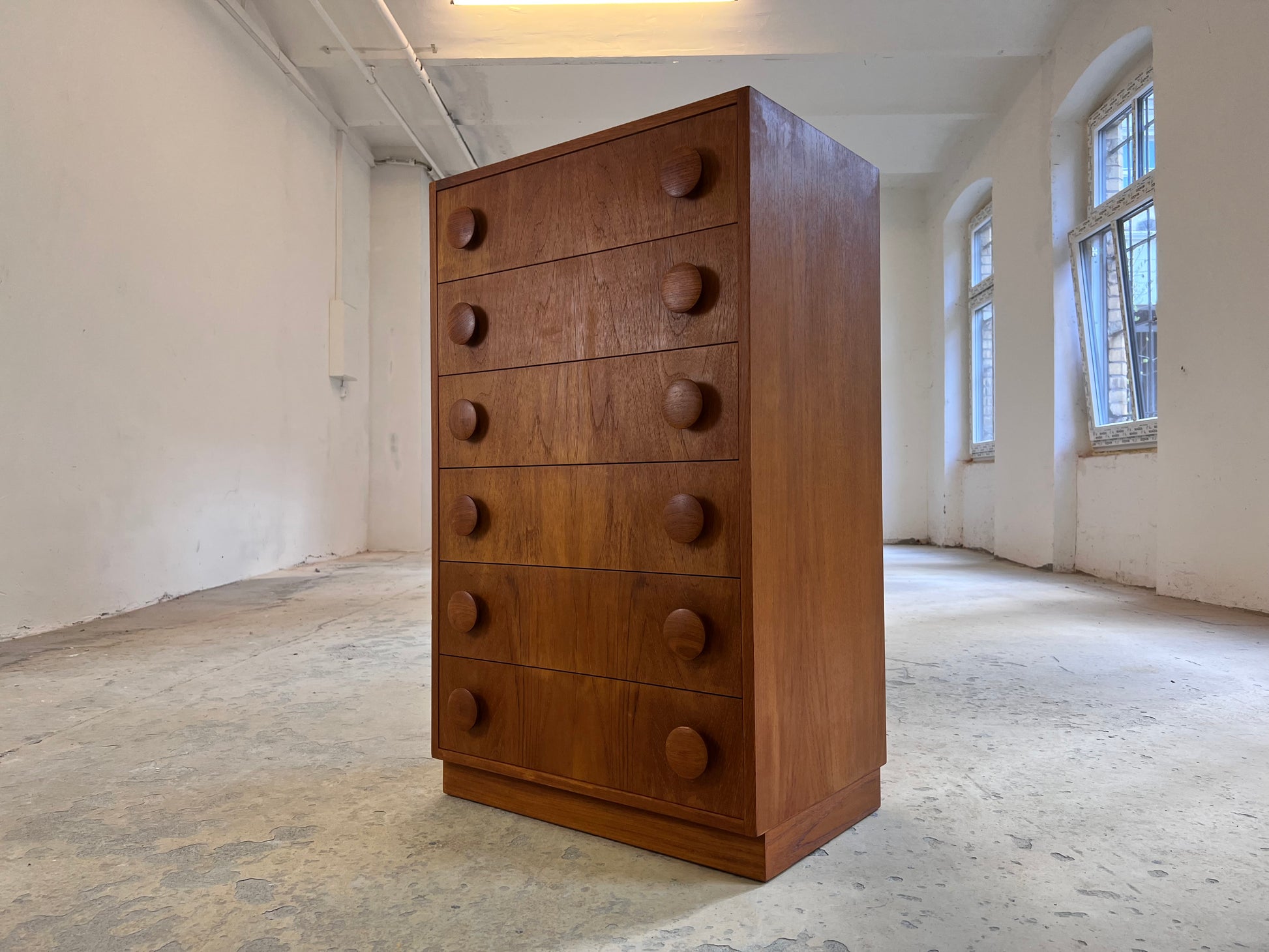 Kommode Teak mit runden Griffen aus Dänemark