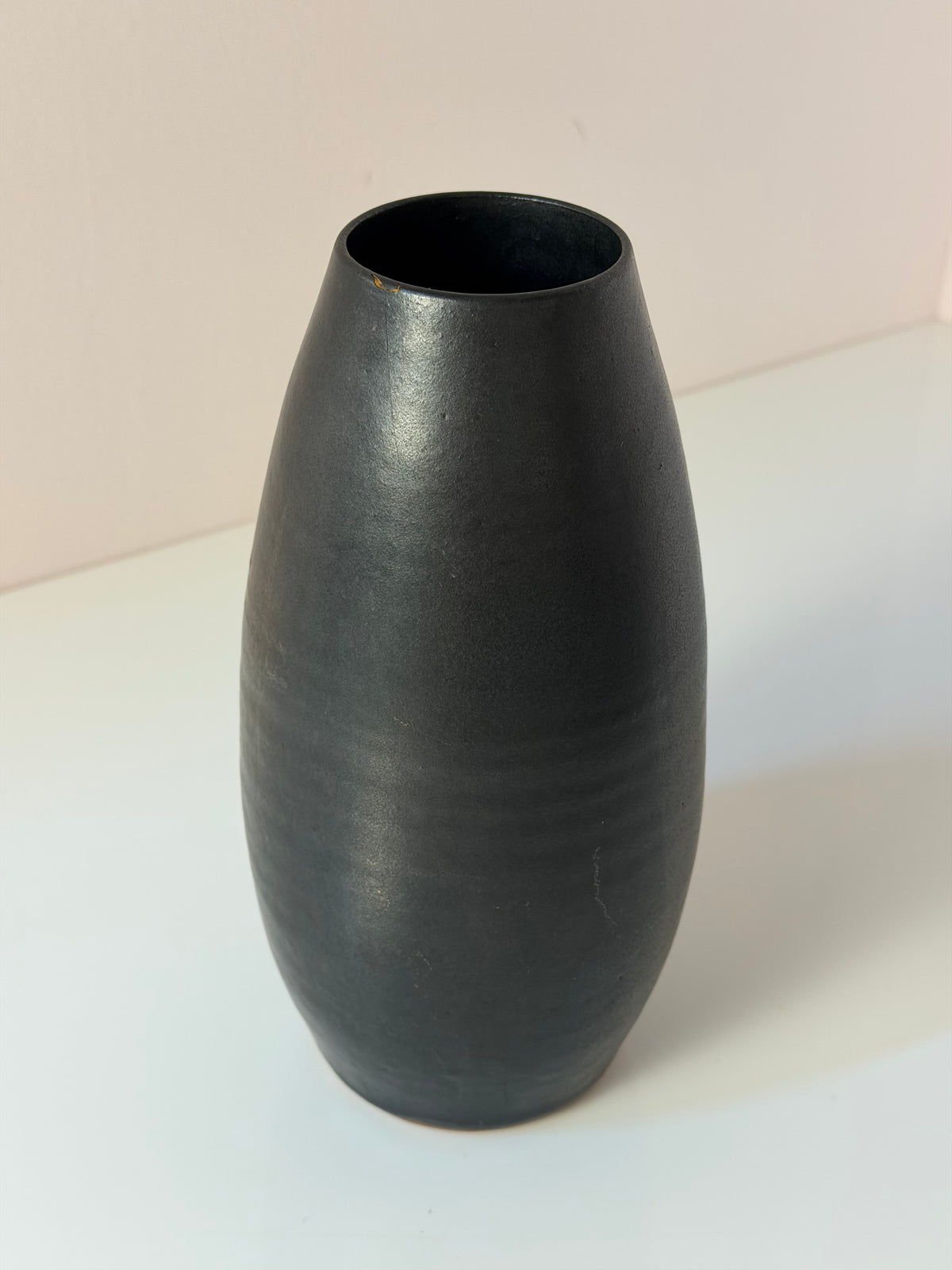 Vase anthrazit mit Eisenglasur
