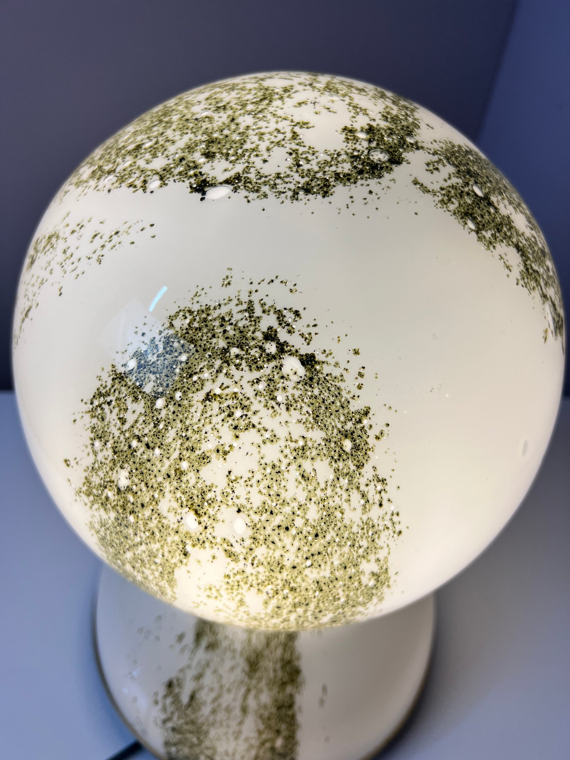 Tischlampe grün weiß Glas von Doria