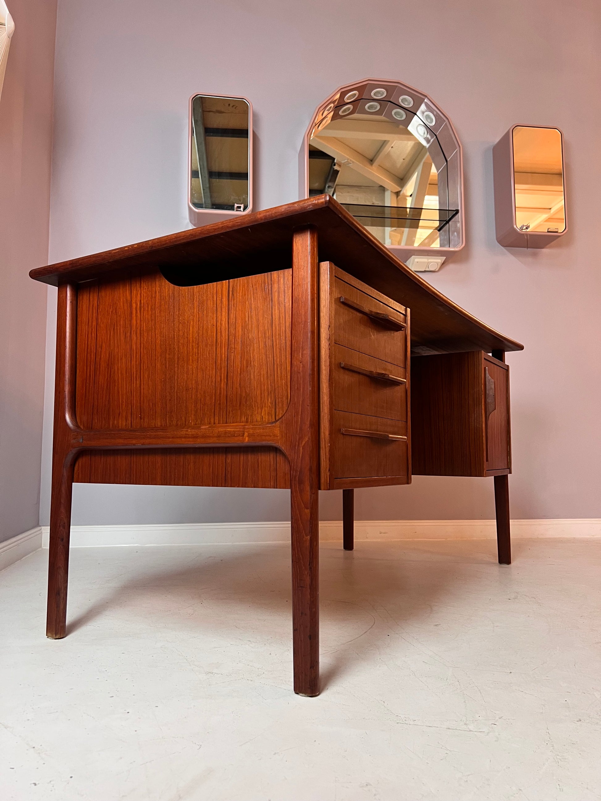 Schreibtisch „Boomerang“ Teak von IMHA Möbel