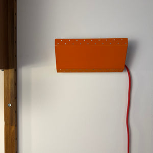 Wandlampe E.S. Horn orange mit beweglichen Visier