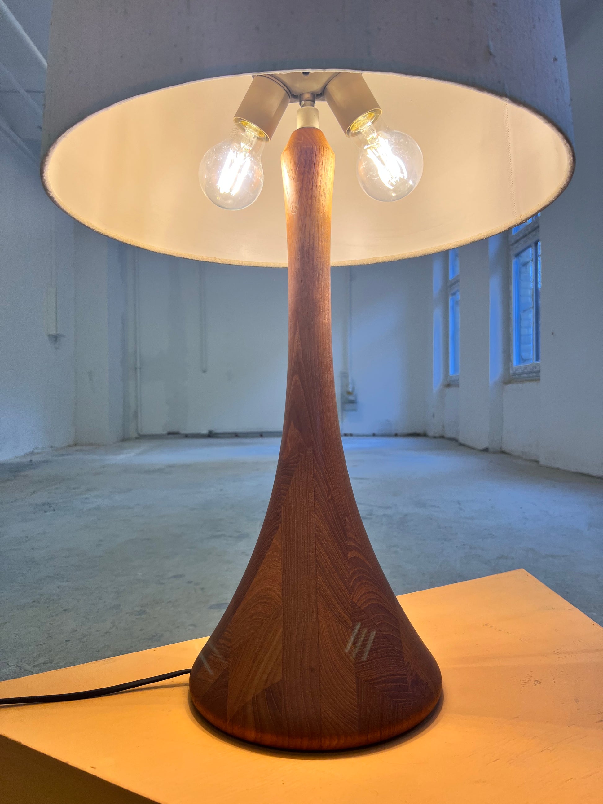Tischlampe Teak & Rohseide von DOMUS