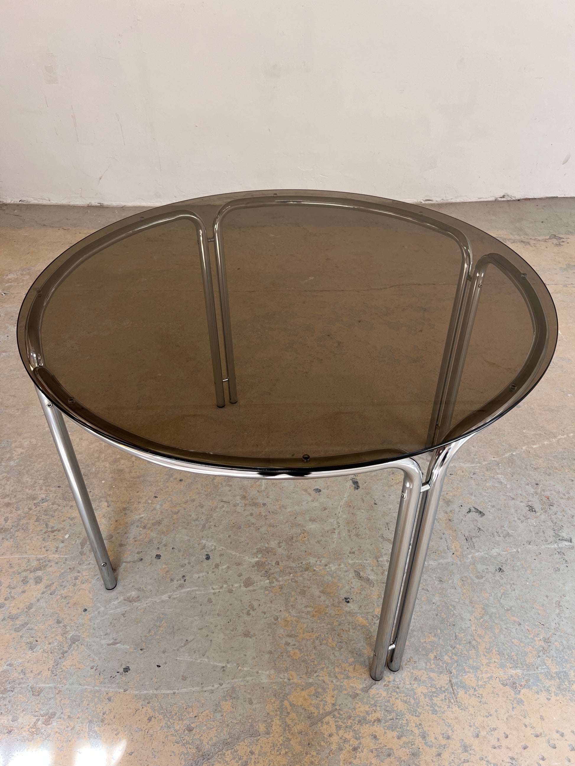 Runder Esstisch Chrom & getöntes Glas