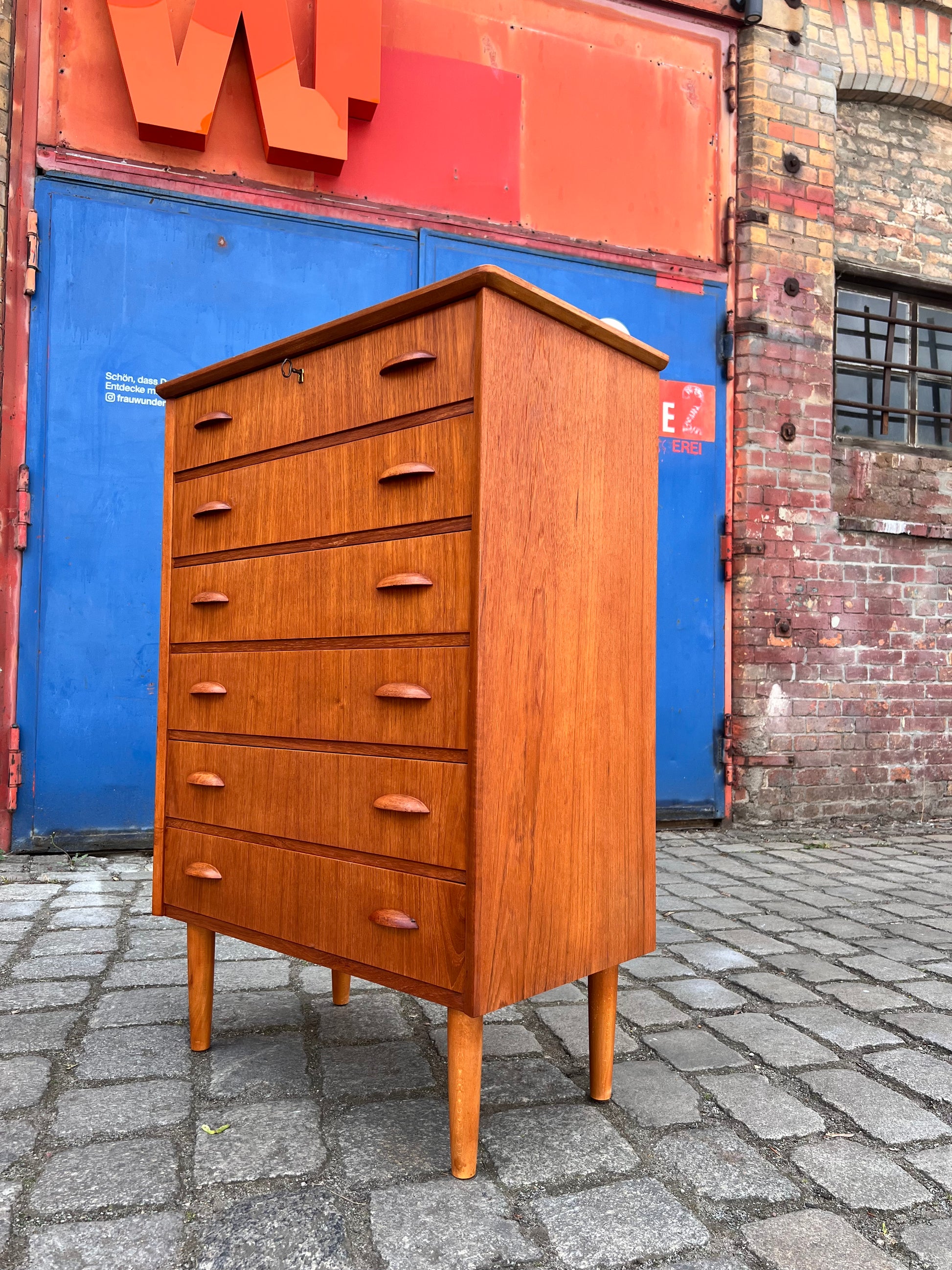 Kommode Teak mit Muschelgriffen aus Dänemark