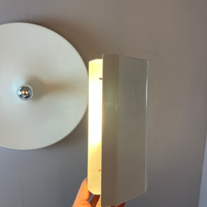 Wandlampe weiß Metall mit rotem Kabel