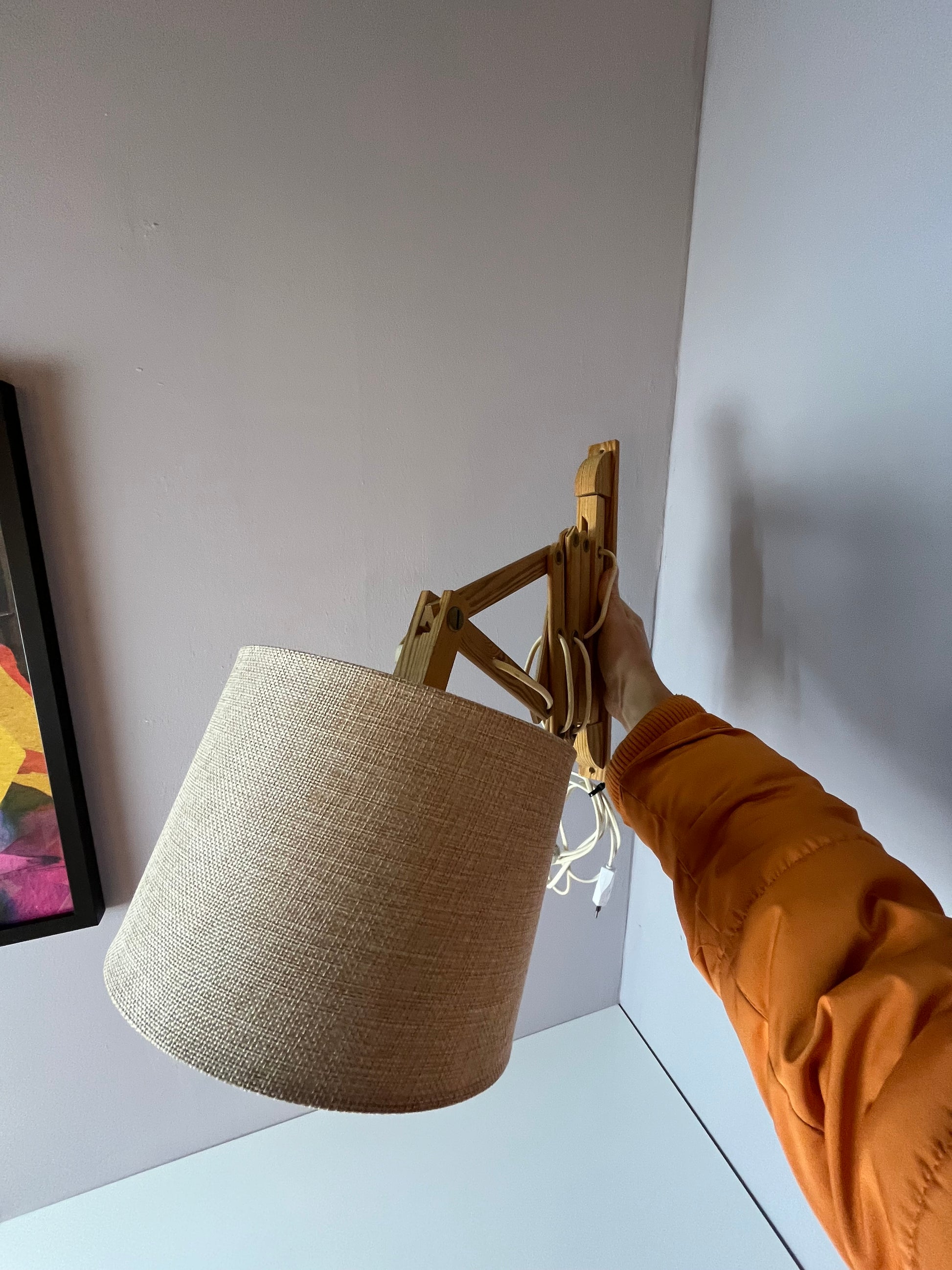 Scherenlampe beige Holz von Le Klint