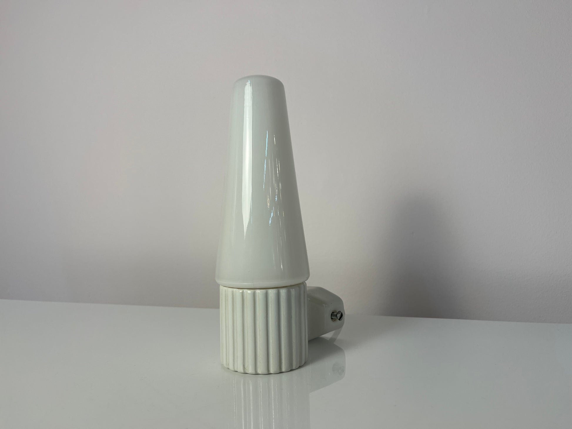 Wandlampe Modell 6020 weiß von Sigvard Bernadotte für Ifö