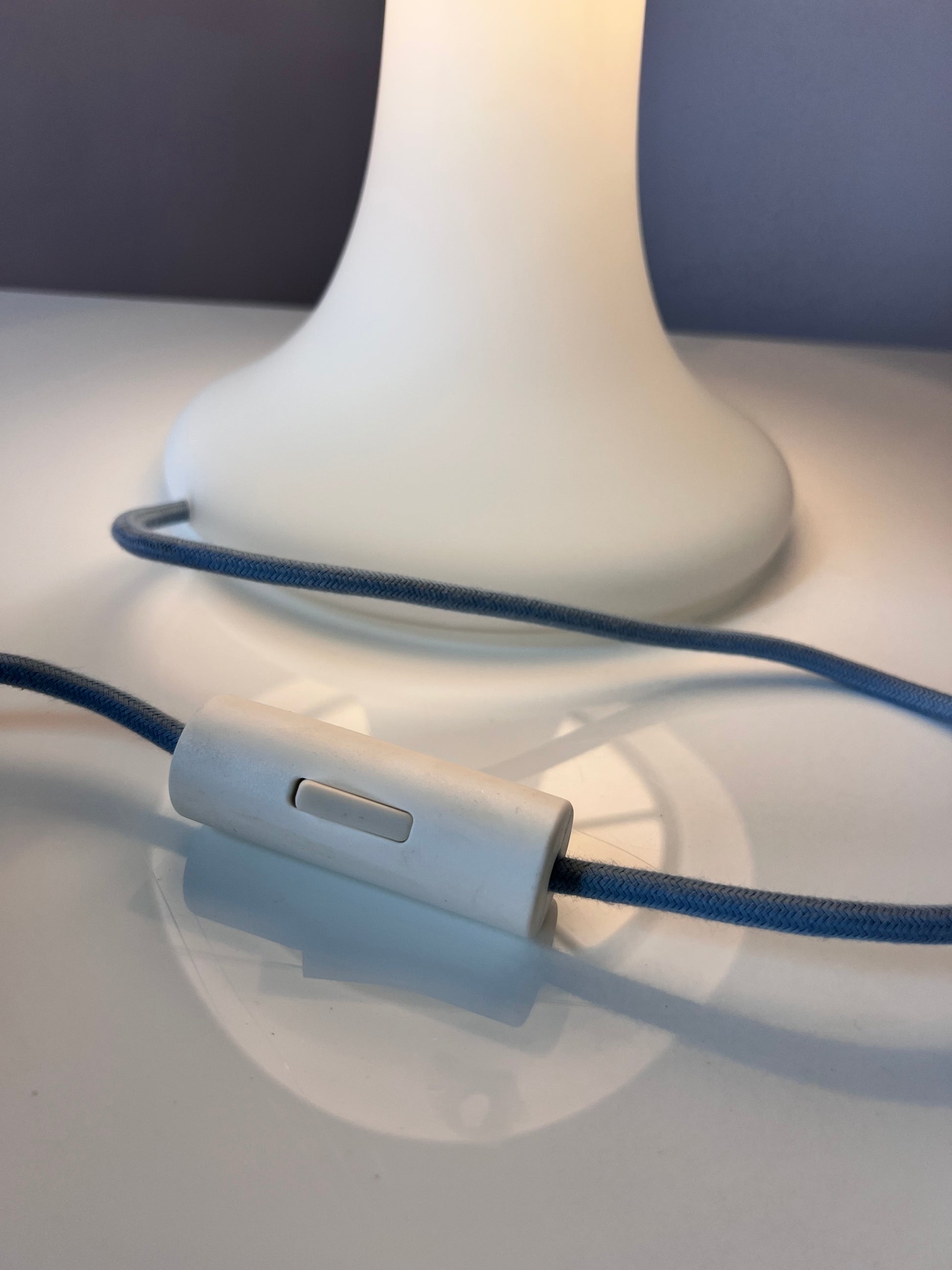 Mushroom Tischlampe weiß von Glashütte Limburg