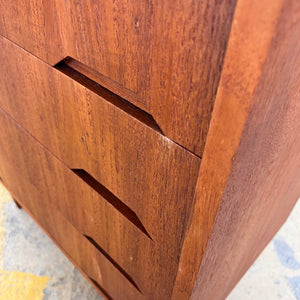 Kommode Teak mit eingelassenen Griffen aus Dänemark