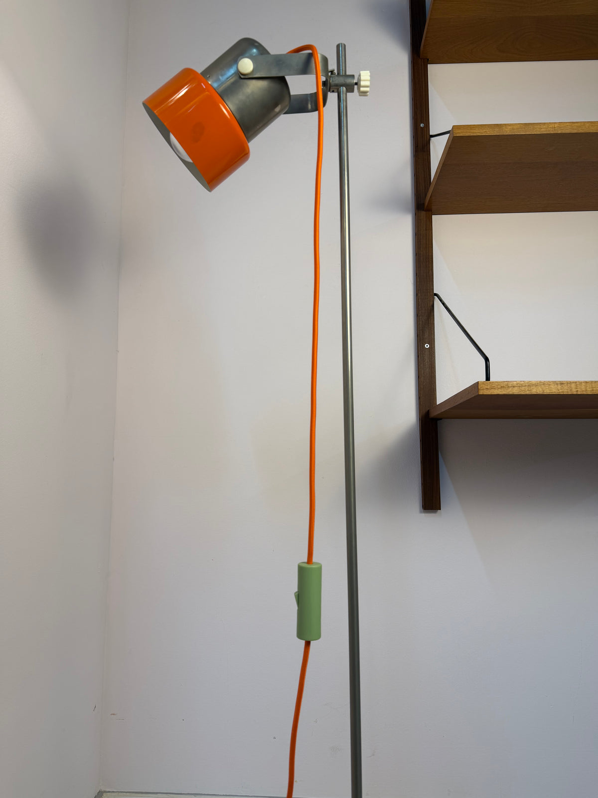 Stehlampe orange Chrom von AKA Werke