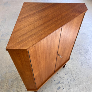 Eckschrank Teak mit Schloss aus Dänemark
