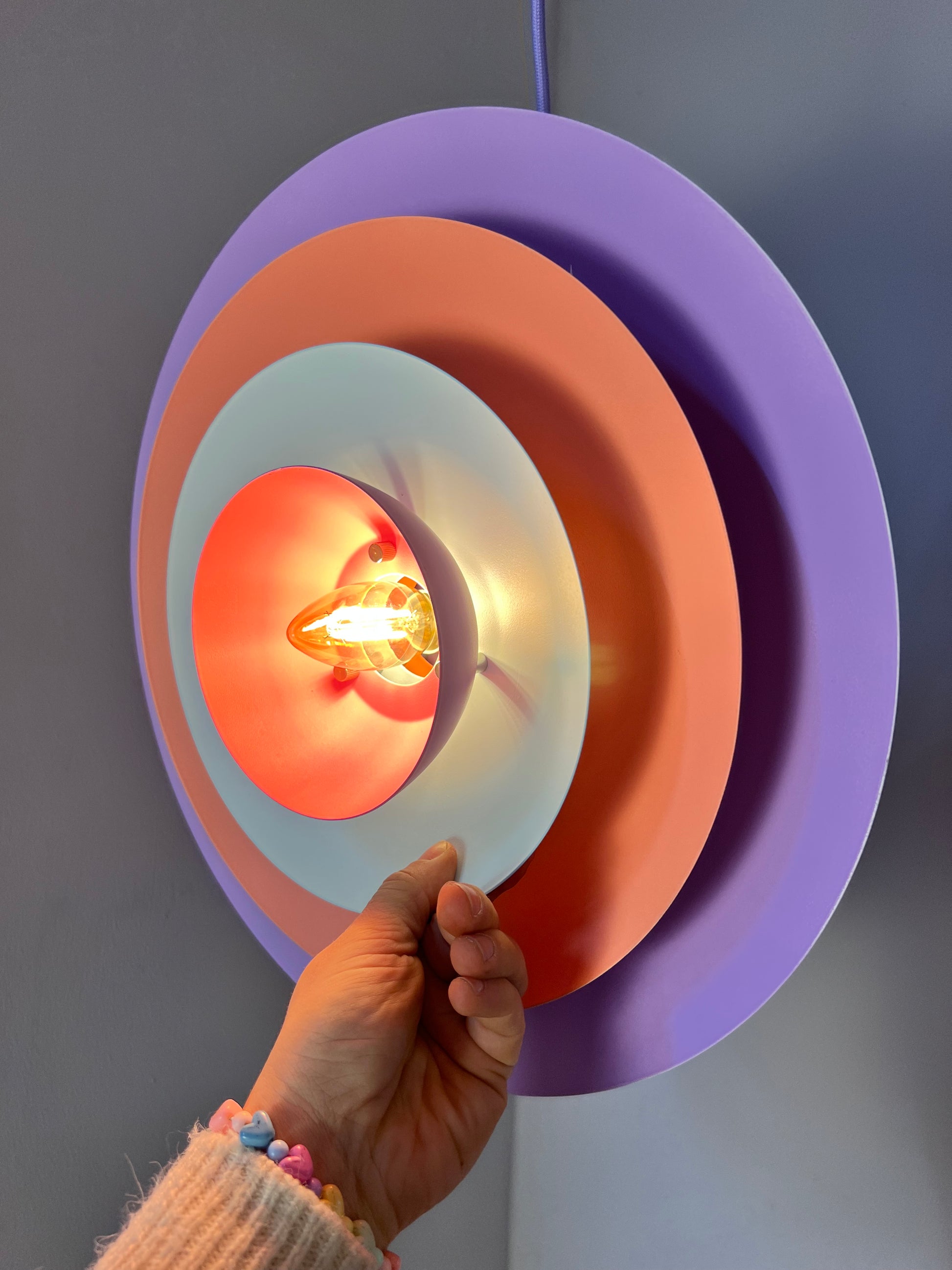 Lamellenlampe neu lackiert flieder peach pink aus Dänemark