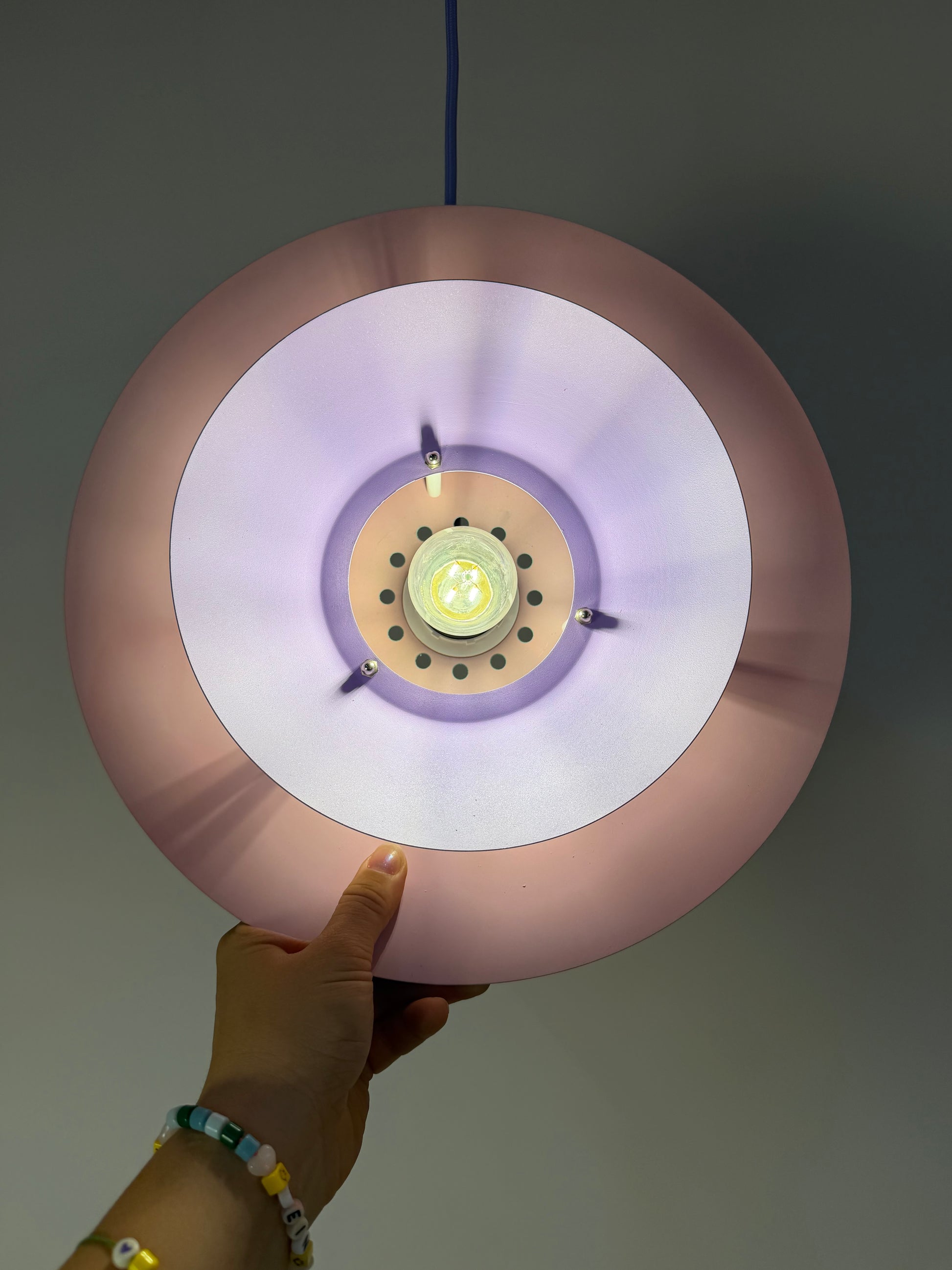 Lamellenlampe neu lackiert flieder türkis aus Dänemark
