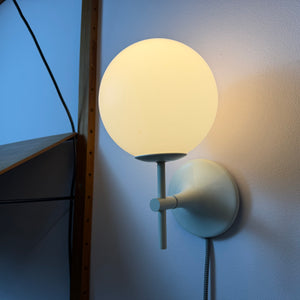 Wandlampe weiß Opalglas von Max Bill für Temde