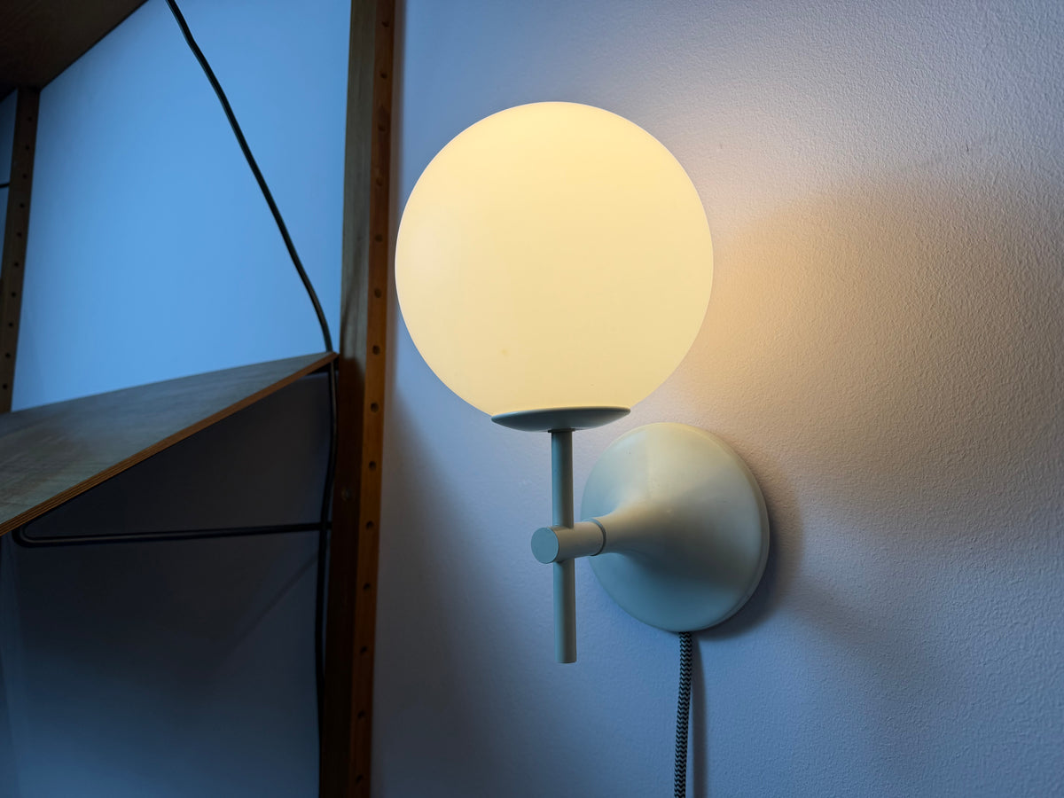 Wandlampe weiß Opalglas von Max Bill für Temde