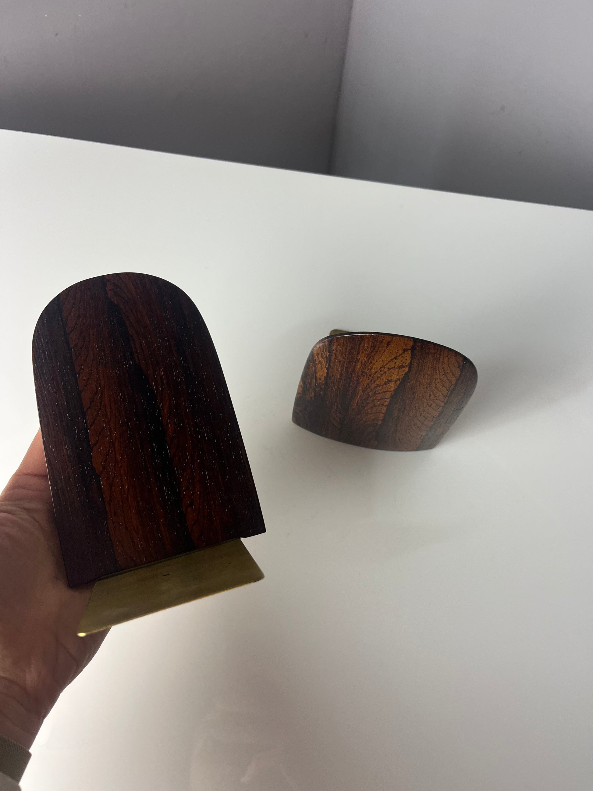 Set: 2x abgerundete Buchstütze Palisander