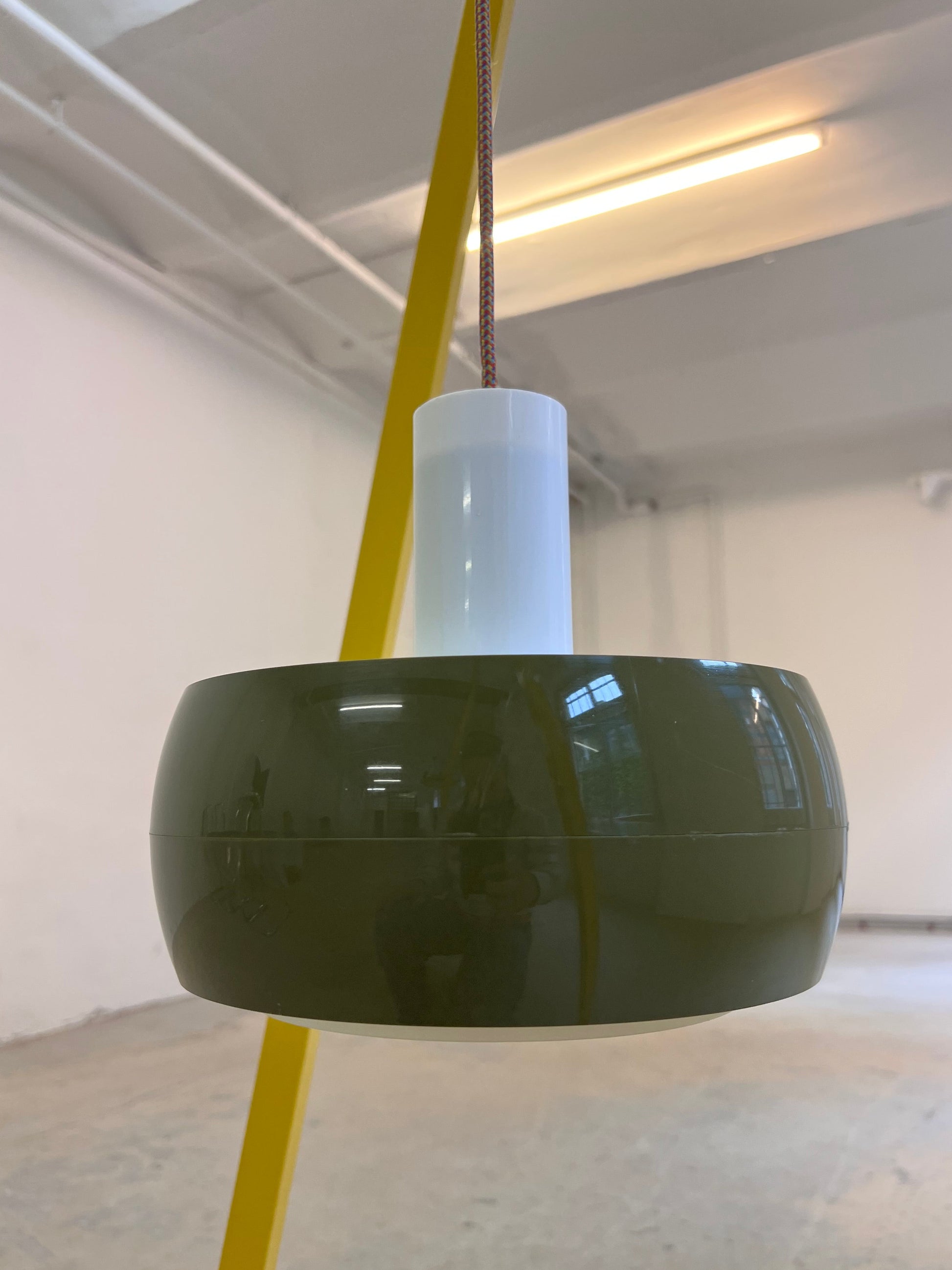 Hängelampe olivgrün Kunststoff aus Dänemark