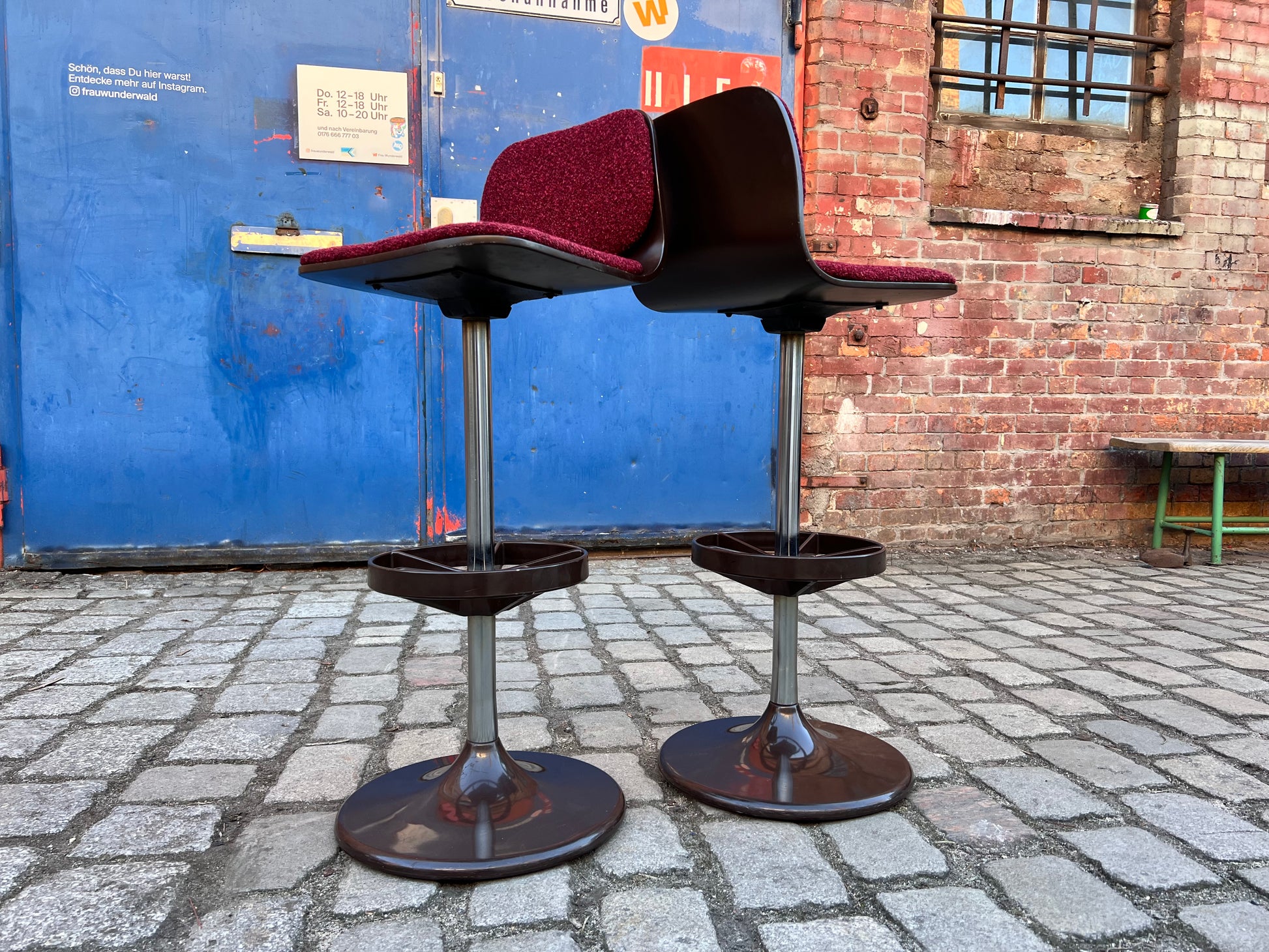 Barhocker braun rot neu bezogen