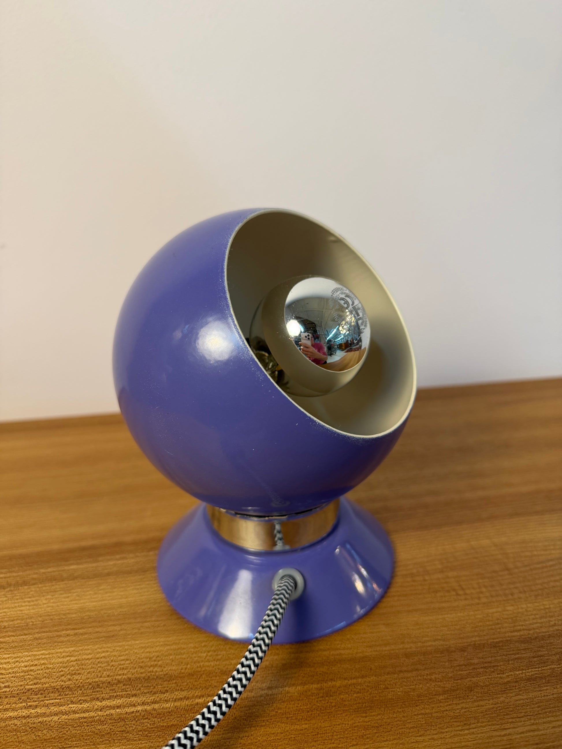 Kugellampe lila für Tisch oder Wand von Abo Randers