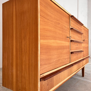 Sideboard Esche mit Schranktüren und Schubladen