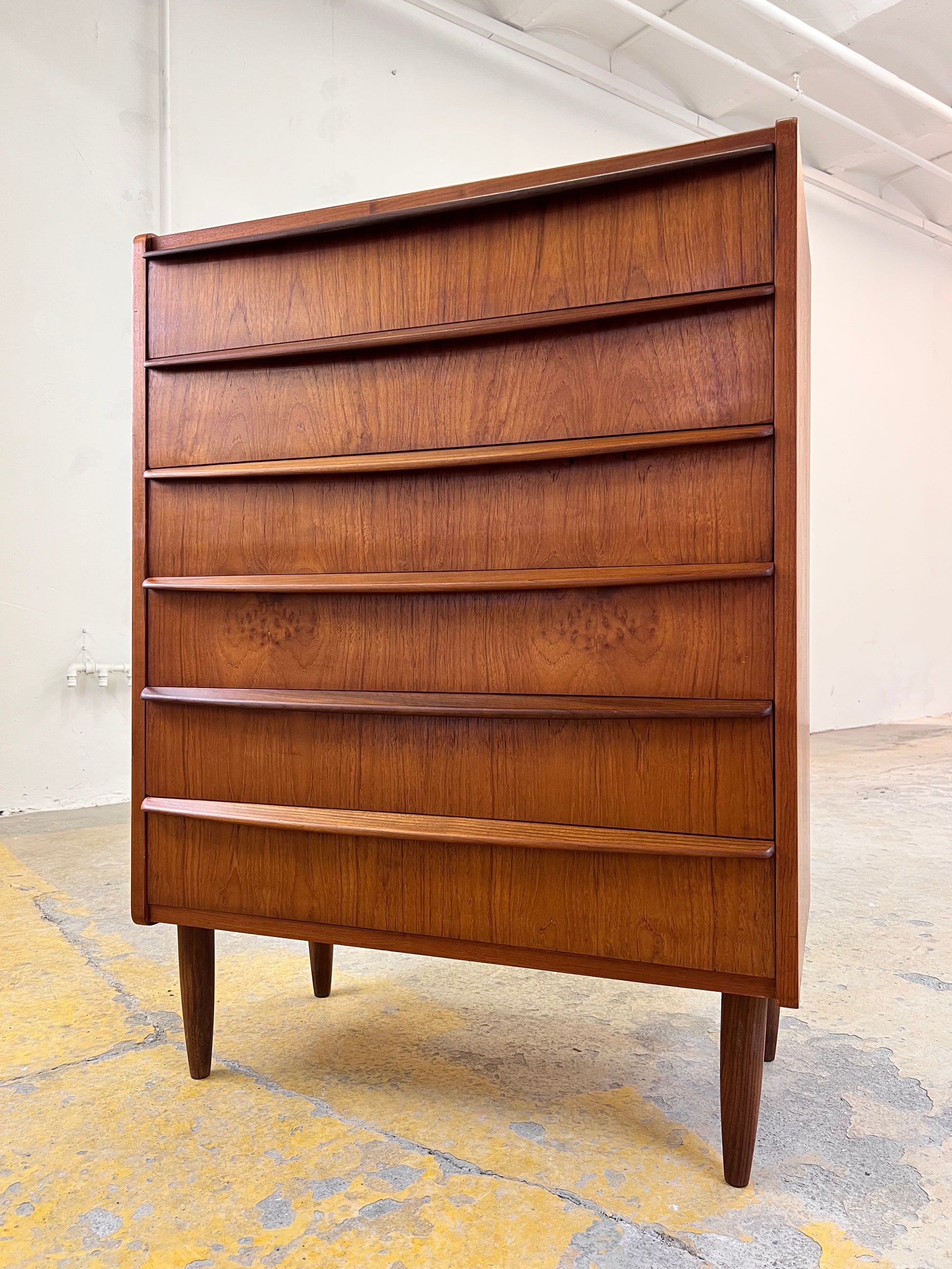 Kommode Teak mit geraden Griffen aus Dänemark