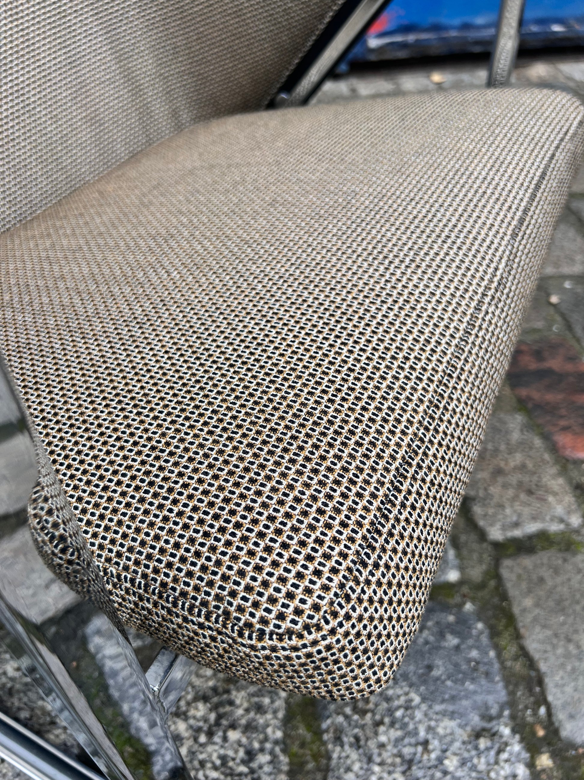 Sessel Mondi grau schwarz Chrom von Jouko Järvisalo für Inno Interior Oy - neu gepolstert