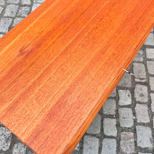 Kommode Teak mit durchgehenden Griffen und Schloss aus Dänemark