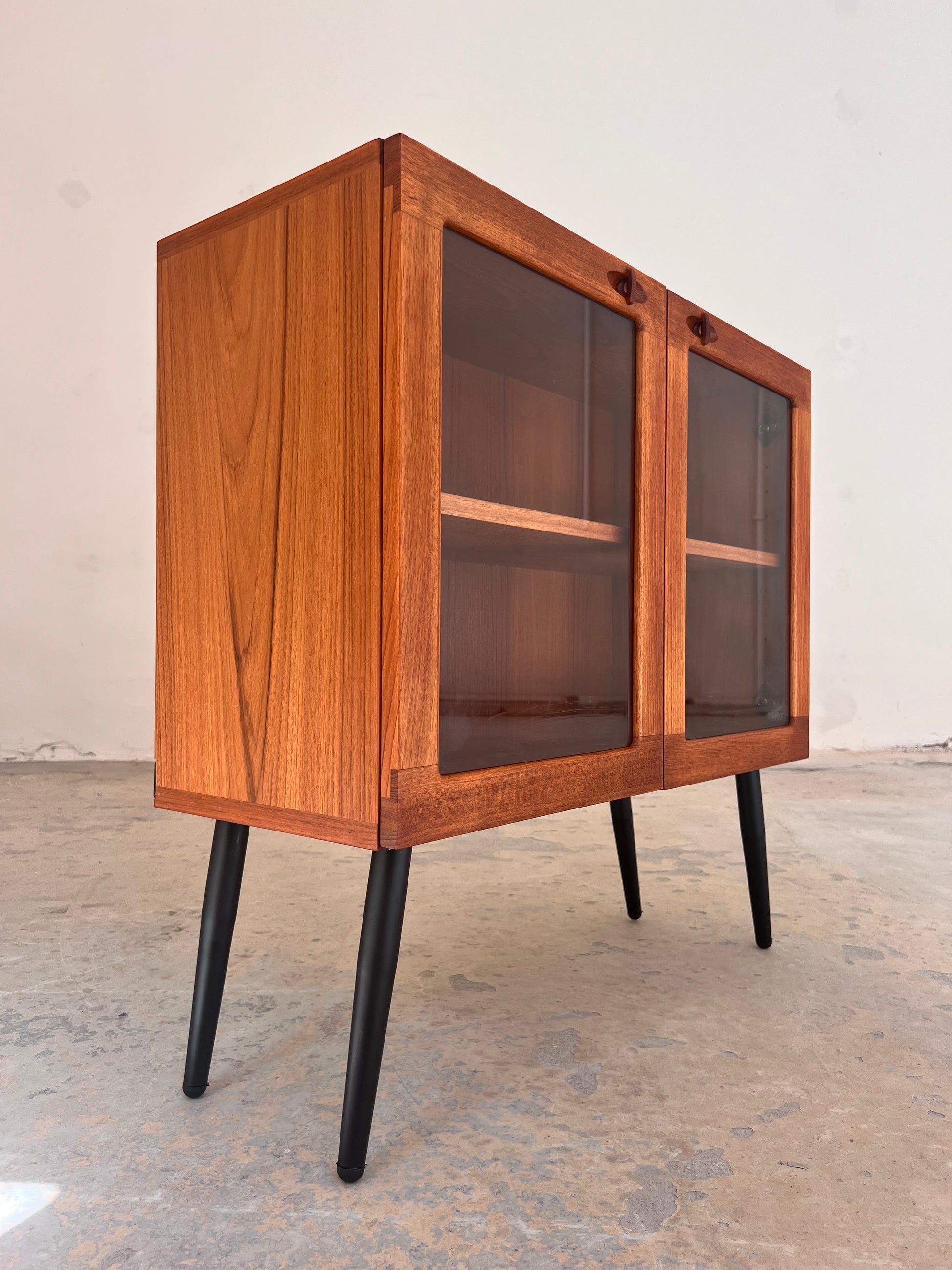 Kleine Vitrine Teak von H. W. Klein für Bramin