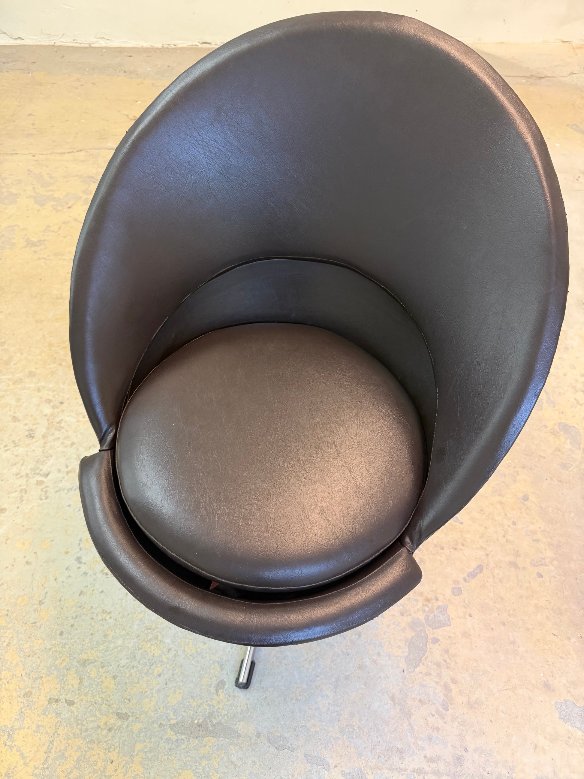 Cone Chair braunes Kunstleder von Verner Panton