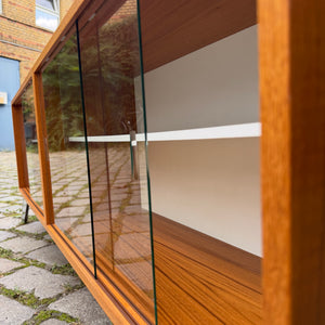 Sideboard Teak mit Vitrine & neuen Chromfüßen