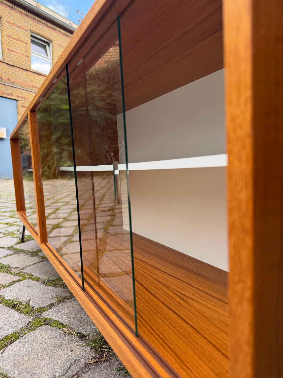 Sideboard Teak mit Vitrine & neuen Chromfüßen