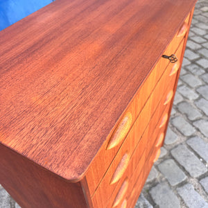 Kommode Teak mit Muschelgriffen aus Dänemark