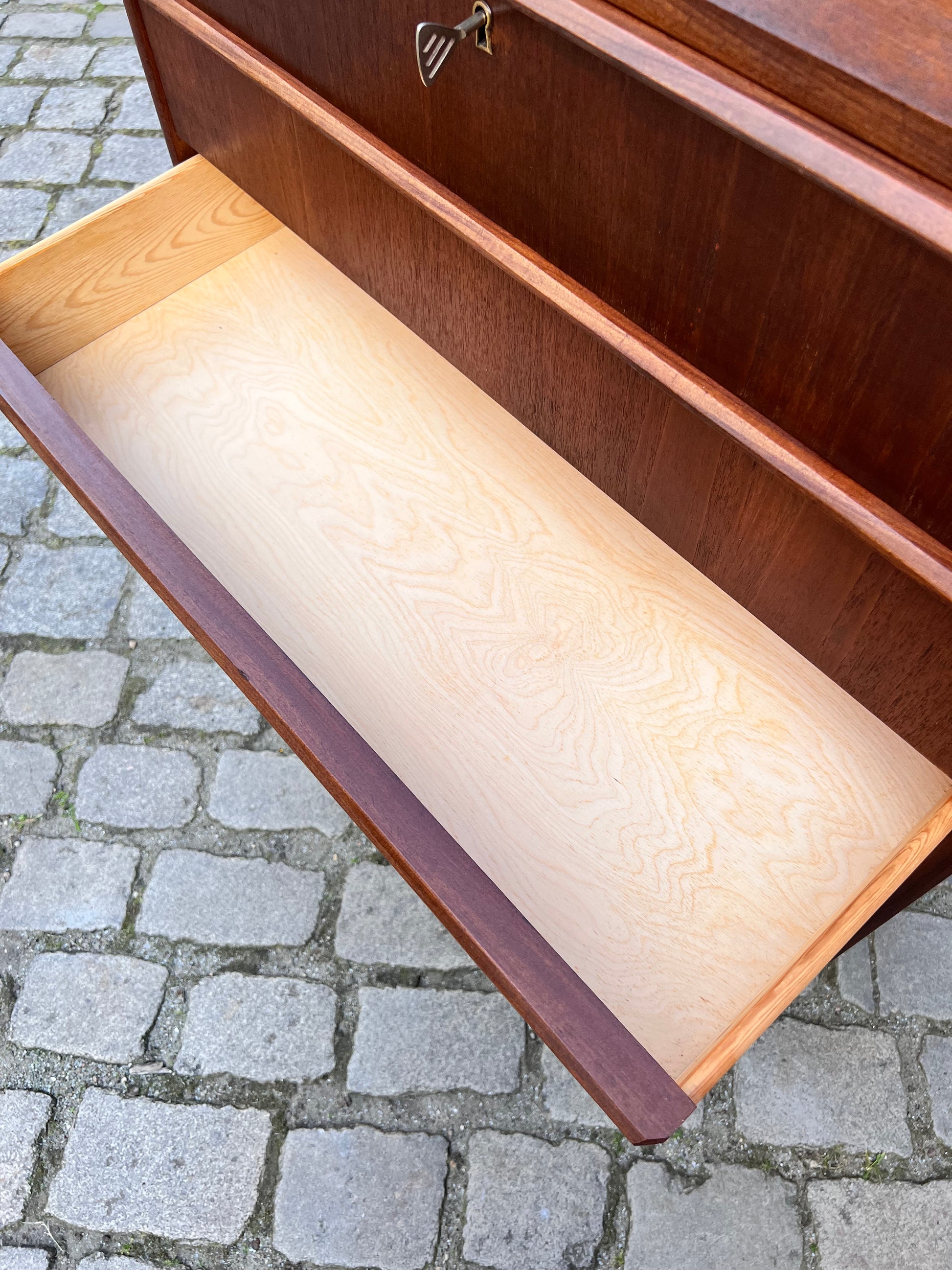 Kommode Teak mit Schloss aus Dänemark