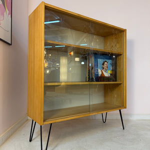 Vitrine Typ 430 mit neuen Hairpinlegs von Joachim Nebelung für Hellerau