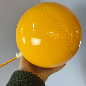 Kugellampe gelb Kunststoff