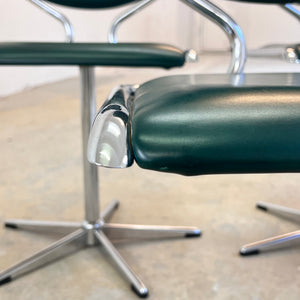 Drehbarer Polsterstuhl grün Kunstleder Chrom