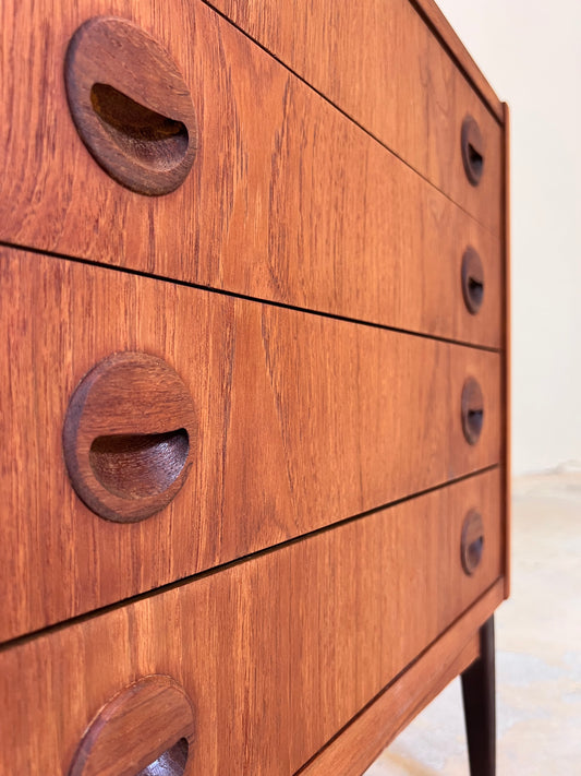 Kommode Teak mit runden Griffmulden aus Dänemark