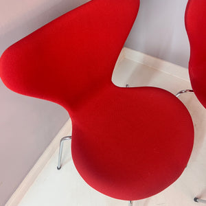Stuhl Serie 7 rot in Vollpolsterung von Arne Jacobsen für Fritz Hansen