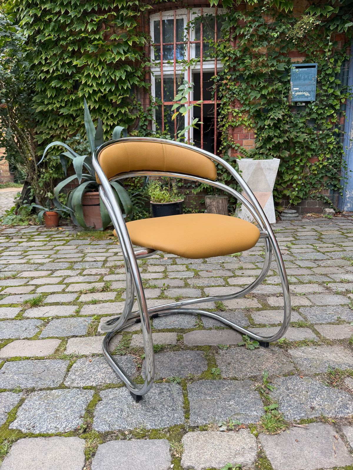 Freischwinger senfgelb neu gepolster Leder Chrom