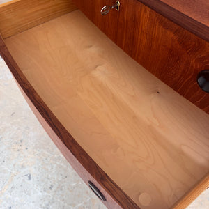 Halbrunde Kommode Teak mit runden Griffen & Schloss aus Dänemark