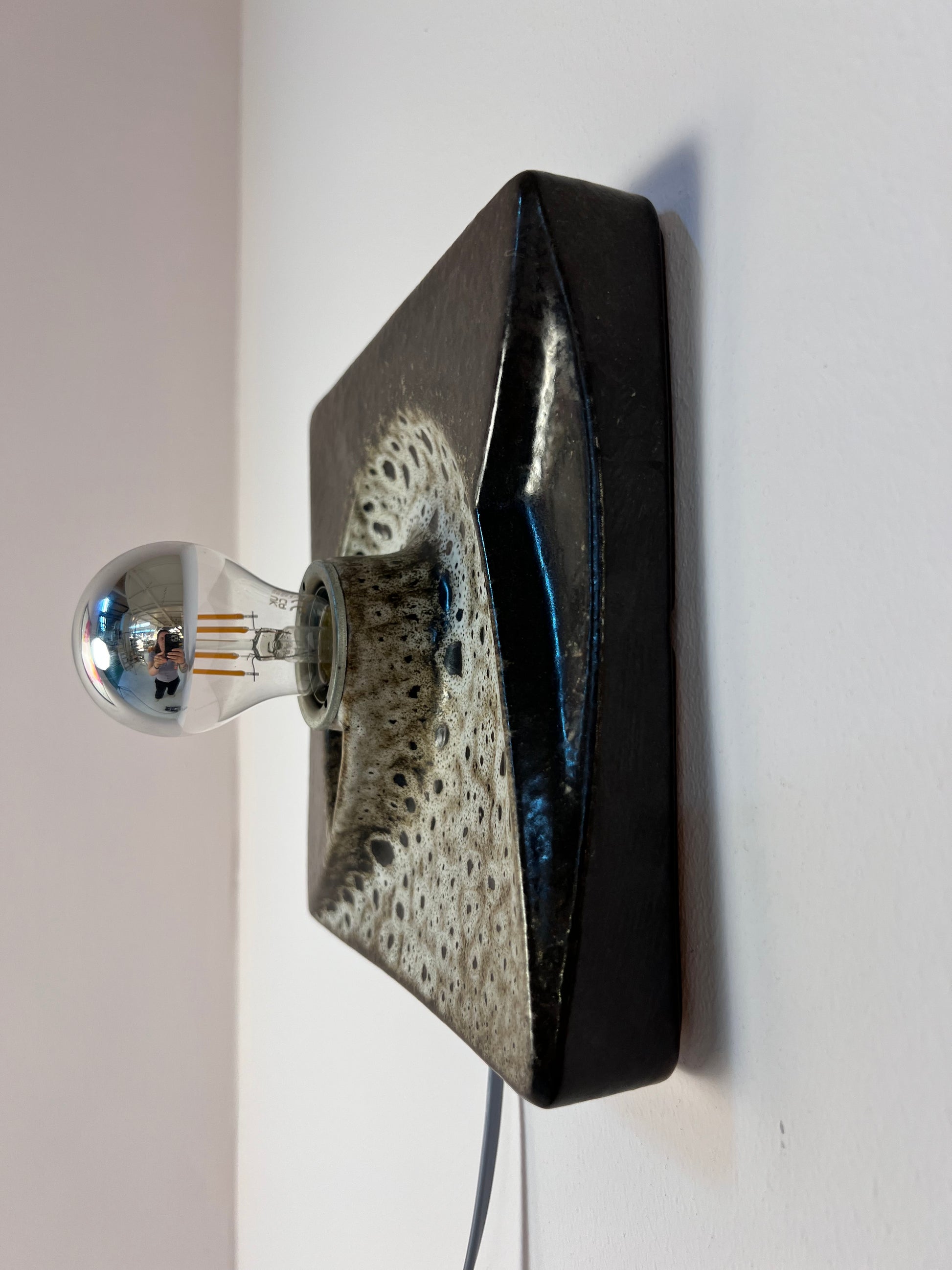 Wandlampe braun weiß Keramik von WGP PAN