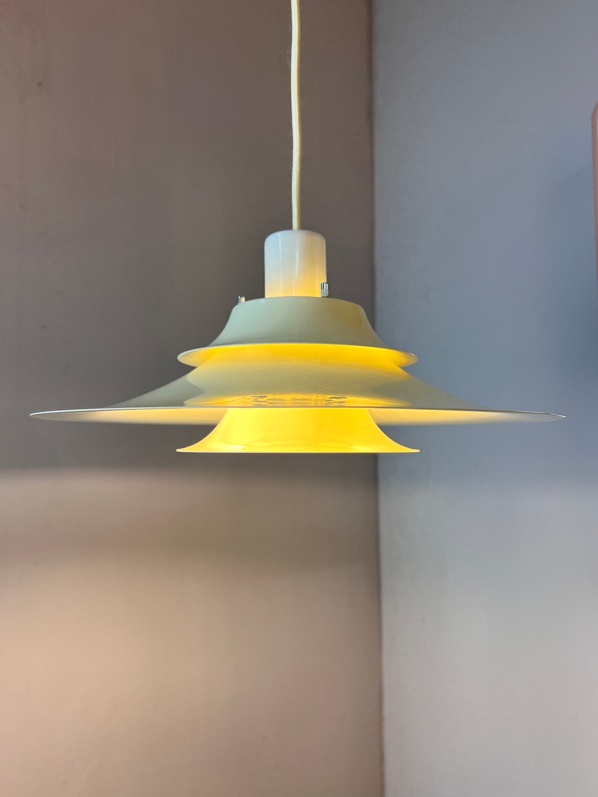 Dänische Lamellenlampe cremeweiss