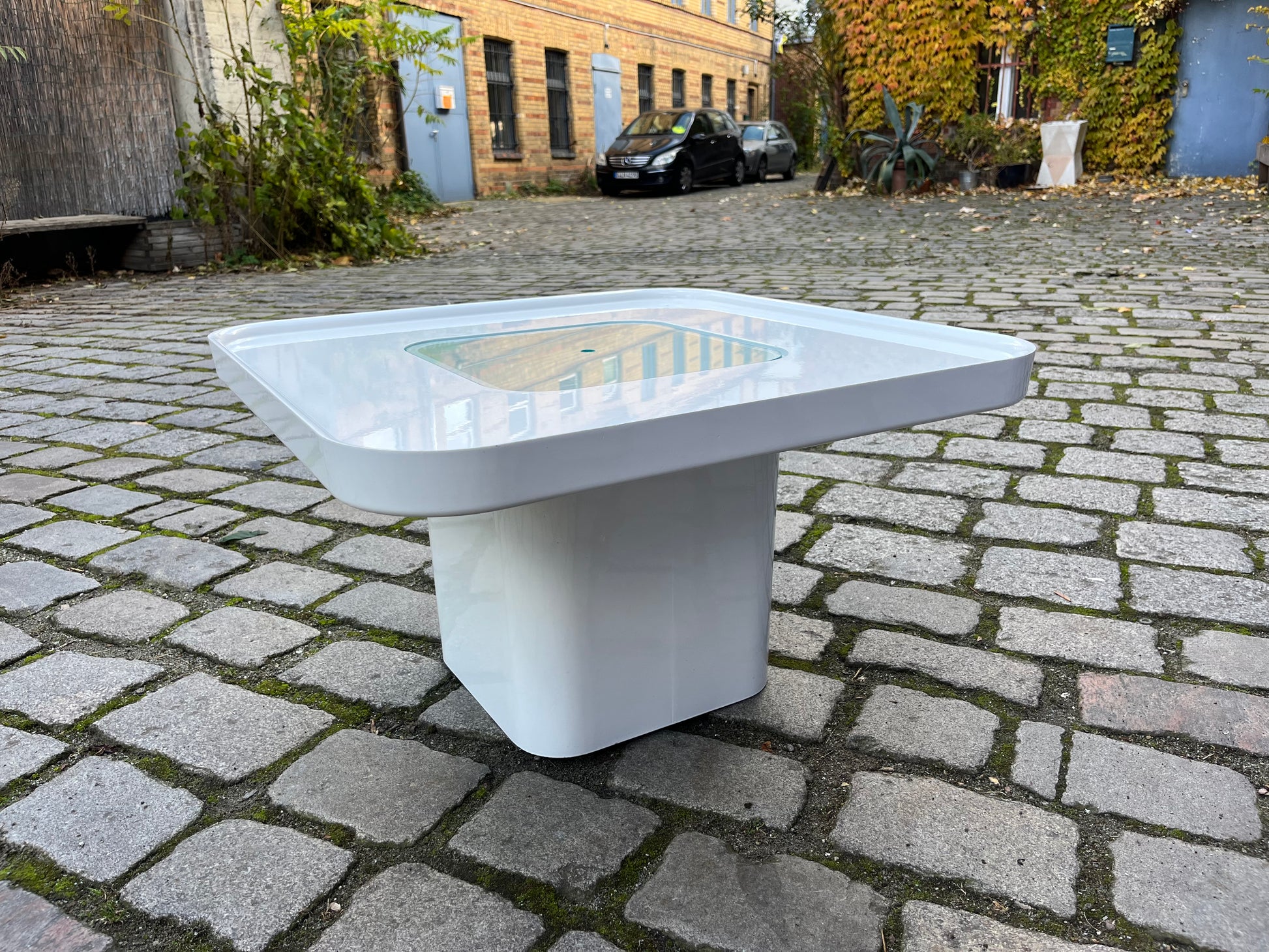 Couchtisch weiß Kunstoff Glas von Peter Ghyczy